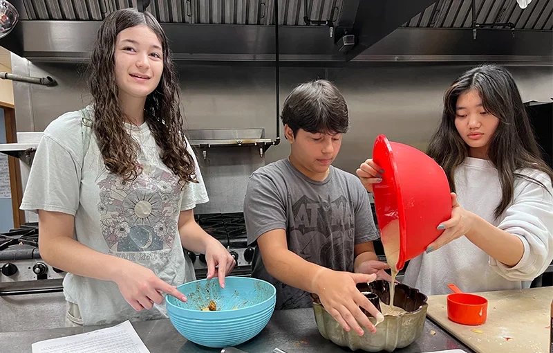 teens baking