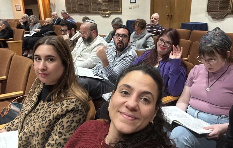 20s 30s group at shabbat service